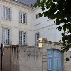 Hôtel, 17 place Foire-le-Roi