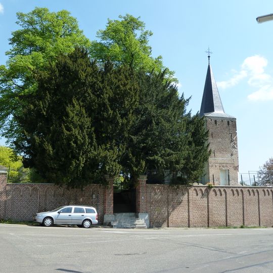 Graveyard wall Sint-Clemenskerk