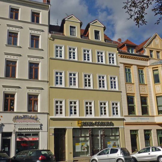 Wohnhaus in geschlossener Bebauung, mit Laden Elisabethstraße 8