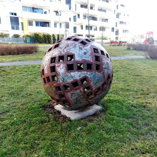 Plastika Nekonečná cesta v Libni