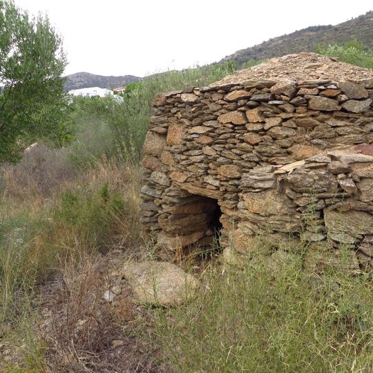 Barraca d'olivar prop de la riera de Tort