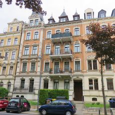 Mietshaus in geschlossener Bebauung mit Vorgarten Barbarossastraße 31