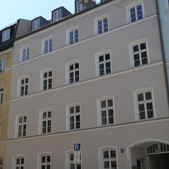 Fassade des ehem. Mietshauses Fürstenstraße 15