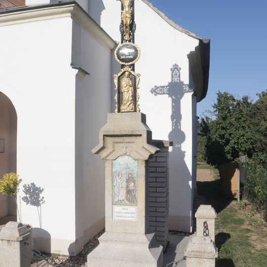 Kříž u kaple sv. Františka z Assisi v Lesůňkách