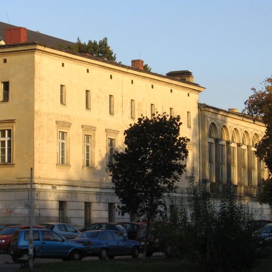 Budynek mieszkalny dla służby przy skrzydle pd.