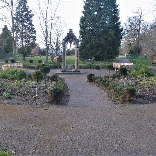 Aedicule Near Lkeynsham Road Entrance