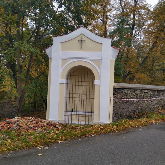 Kaplička v Hrobech