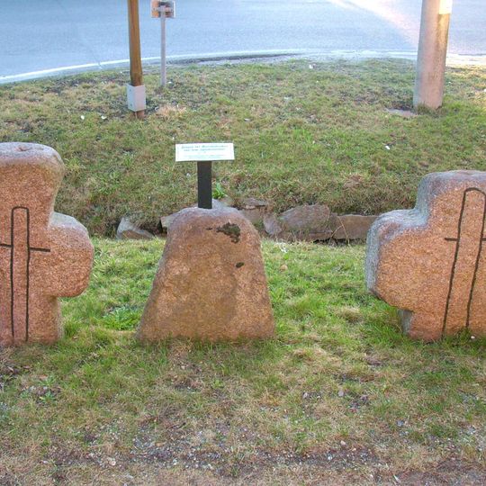 Drei Sühnesteine Dorfstraße 40