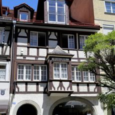 Wohn- und Geschäftshaus