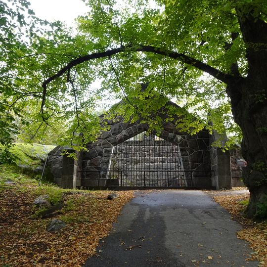 Korkeasaaren vanha iso karhulinna