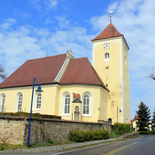 Evangelische Pfarrkirche und Kirchhof Nostitz, Denkmal für die Gefallenen des Ersten Weltkrieges und Einfriedungsmauer Nostitz