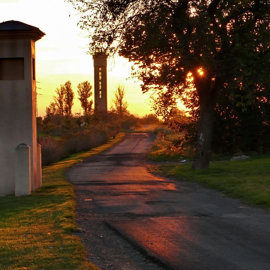 Boží muka jižně od Loun