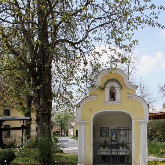 Wegkapelle samt Herz Jesu-Statuette