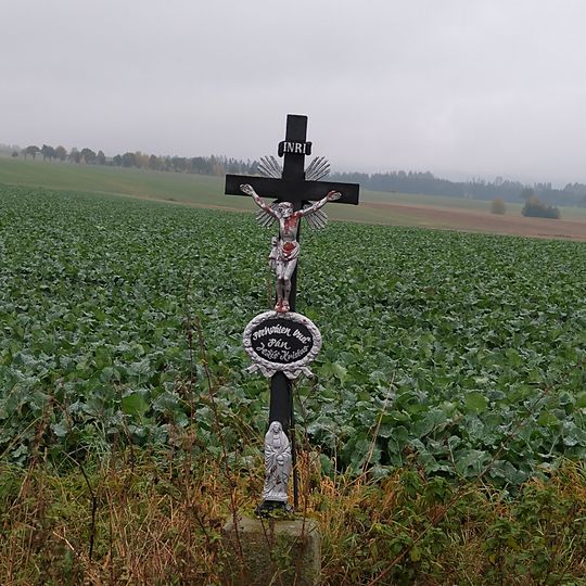 Kříž u silnice nad Kozmicemi