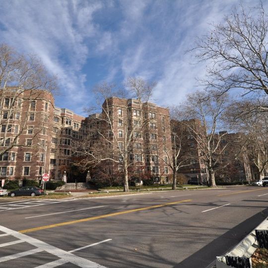 Memorial Drive Apartments Historic District
