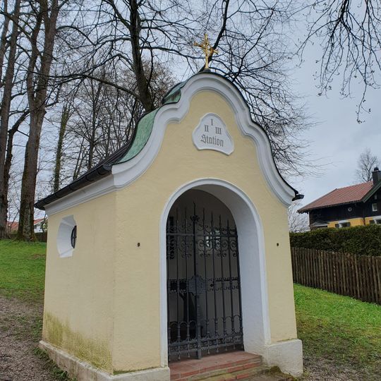 Kreuzwegstation Aufgang zum Kalvarienberg; Hans-Carossa-Weg; Nähe Aufgang zum Kalvarienberg in Bad Tölz