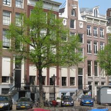 Pand met halsgevel met twee oeils-de-boeuf