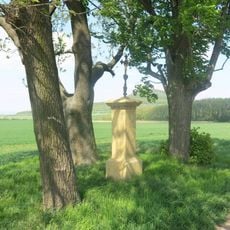 Kříž u silnice severně od Černoučku