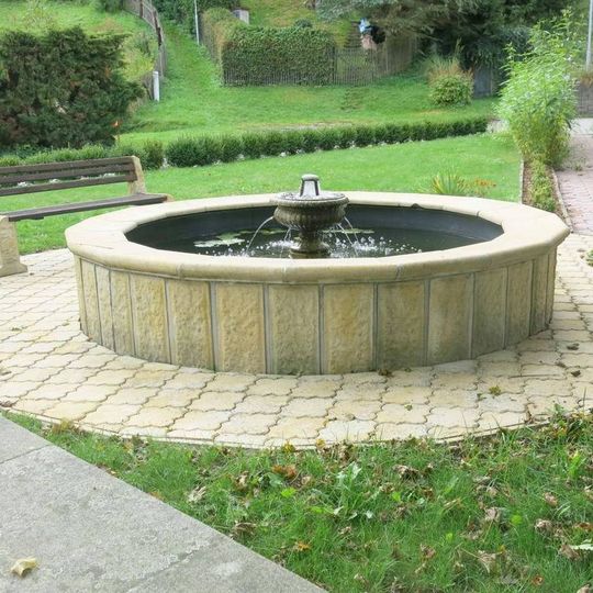 Kašna u obecního úřadu v Jetřichovicích