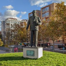Monumento a Gonzalo Torrente Ballester