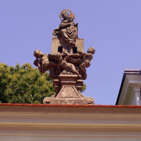 Sousoší Madony v Golčově Jeníkově