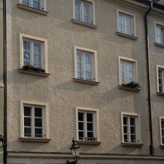 Wohn- und Geschäftshaus