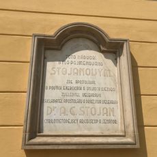 Pamětní deska A. C. Stojana na budově gymnásia ve Velehradě