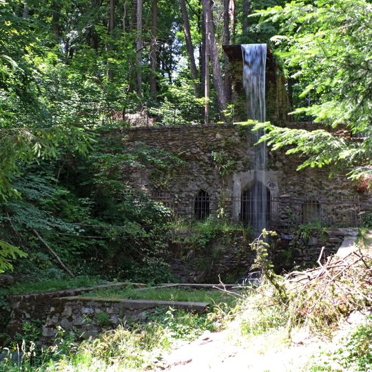 Kaštieľ Betliar s parkom, grotta s vodopádom