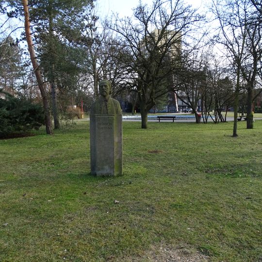 Pomník Bedřicha Smetany v parku v Smetanově ulici v Neratovicích