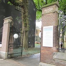 Hekwerk behorend bij het museumcomplex