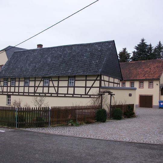 Südliches Seitengebäude eines Vierseithofes Lunzenauer Straße 72