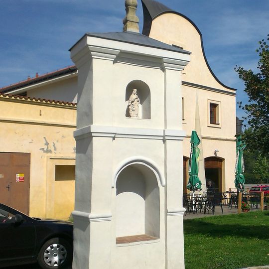 Výklenková kaplička - poklona s obrazem svaté Barbory