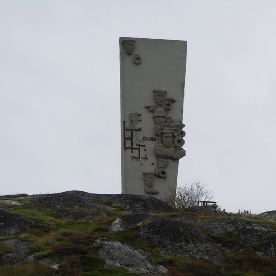 Памятник морякам-пограничникам, погибшим в 1941-1945 годах при защите Советского Заполярья