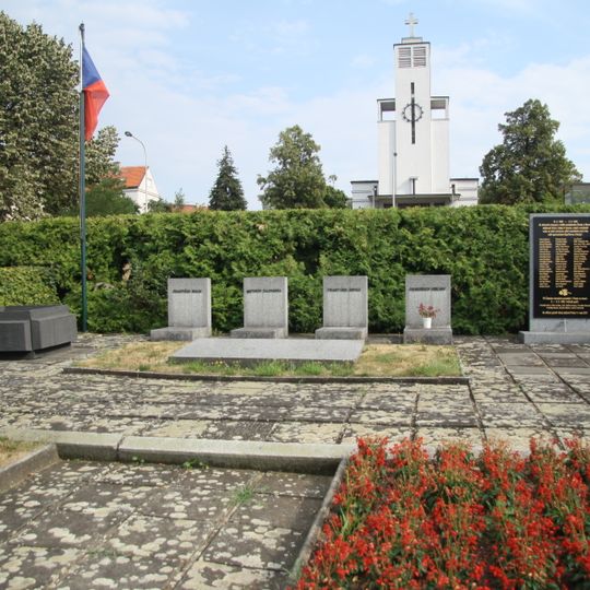 Pomník padlým na Roztylském náměstí