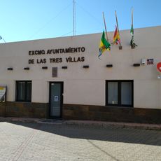 Edificio del Ayuntamiento de las Tres Villas