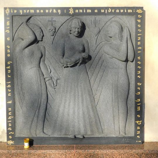 Reliéf na kostele svaté Kateřiny v Polné