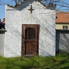 Výklenková kaplička v Haškovcově Lhotě u čp. 15