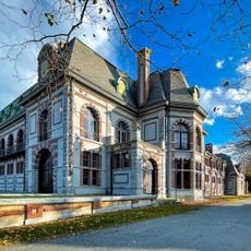Belcourt Castle