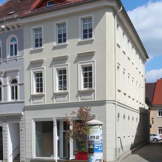 Wohnhaus in geschlossener Bebauung und Ecklage Schloßgäßchen 1