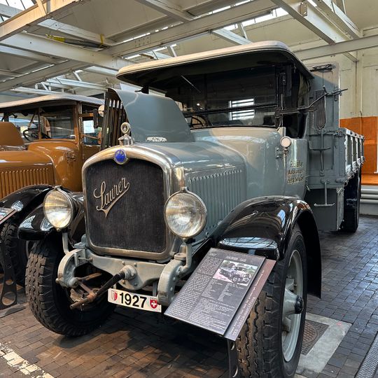 Saurer vehicle and textile museum