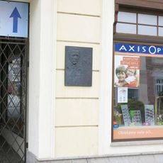 Pamětní deska Karla Maye na domě Staroměstské náměstí 137 v Sokolově