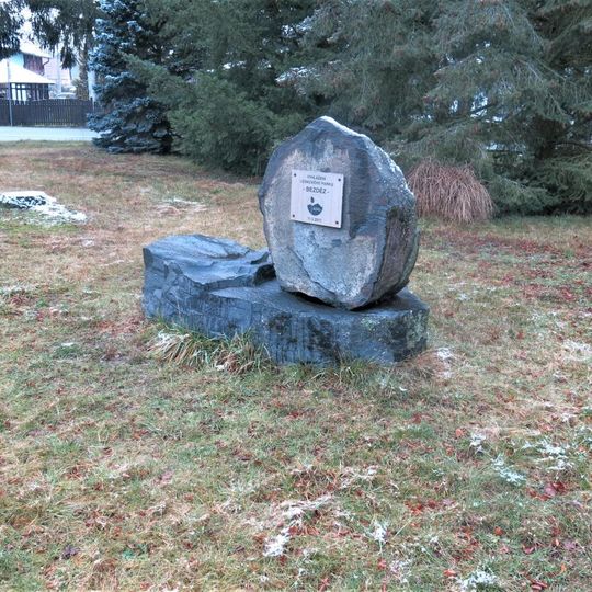 Pomník vyhlášení lesnického parku Bezděz v Hradčanech