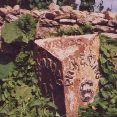Milestone, Ebberston, nr St Mary's Church