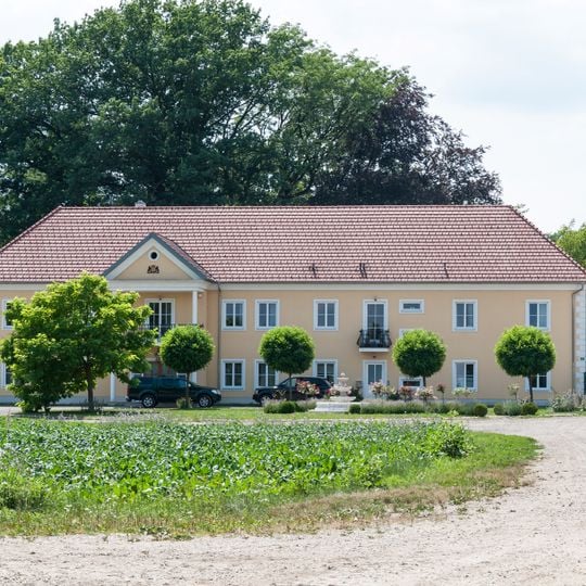 Wirtschaftsgebäude Schloss Neuschloß