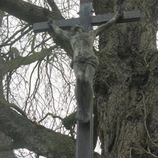 Kříž u silnice na severovýchodním okraji Dlažkovic