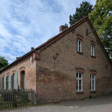 Wohnhaus & Laden & Landarbeiterhaus Königin-Luise-Straße 48