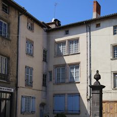 Maisons, 17 place de la Cité