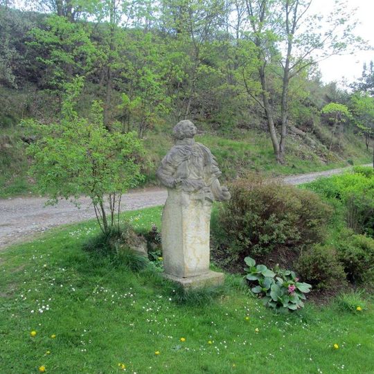 Socha u cesty ke kostelu v Nečtinech