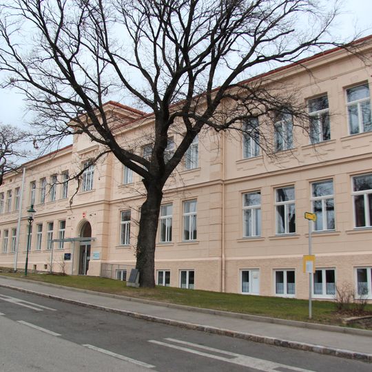 Elementary school in Gumpoldskirchen