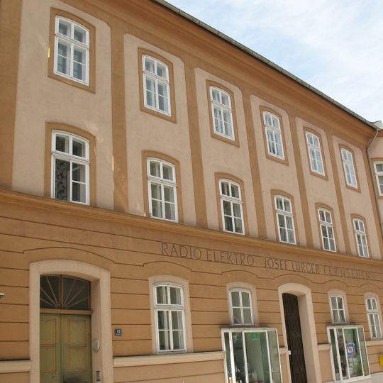 Altes Schulhaus, ehem. Gasthof Zur Goldenen Rose